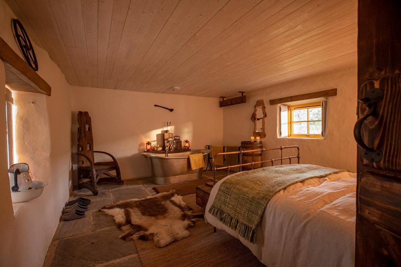 Thistle Thatch Cottage And Hot Tub - Mourne Mountains Newcastle  Exteriér fotografie
